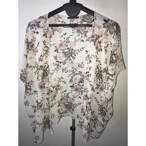 🎉HOST PICK 3.10.18🎉 Floral Kimono